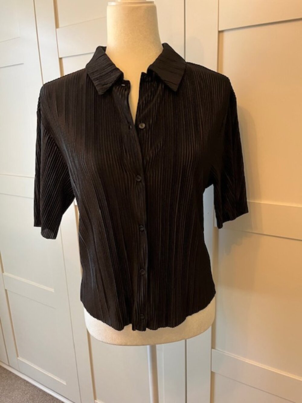Black ribbed silk like blouse